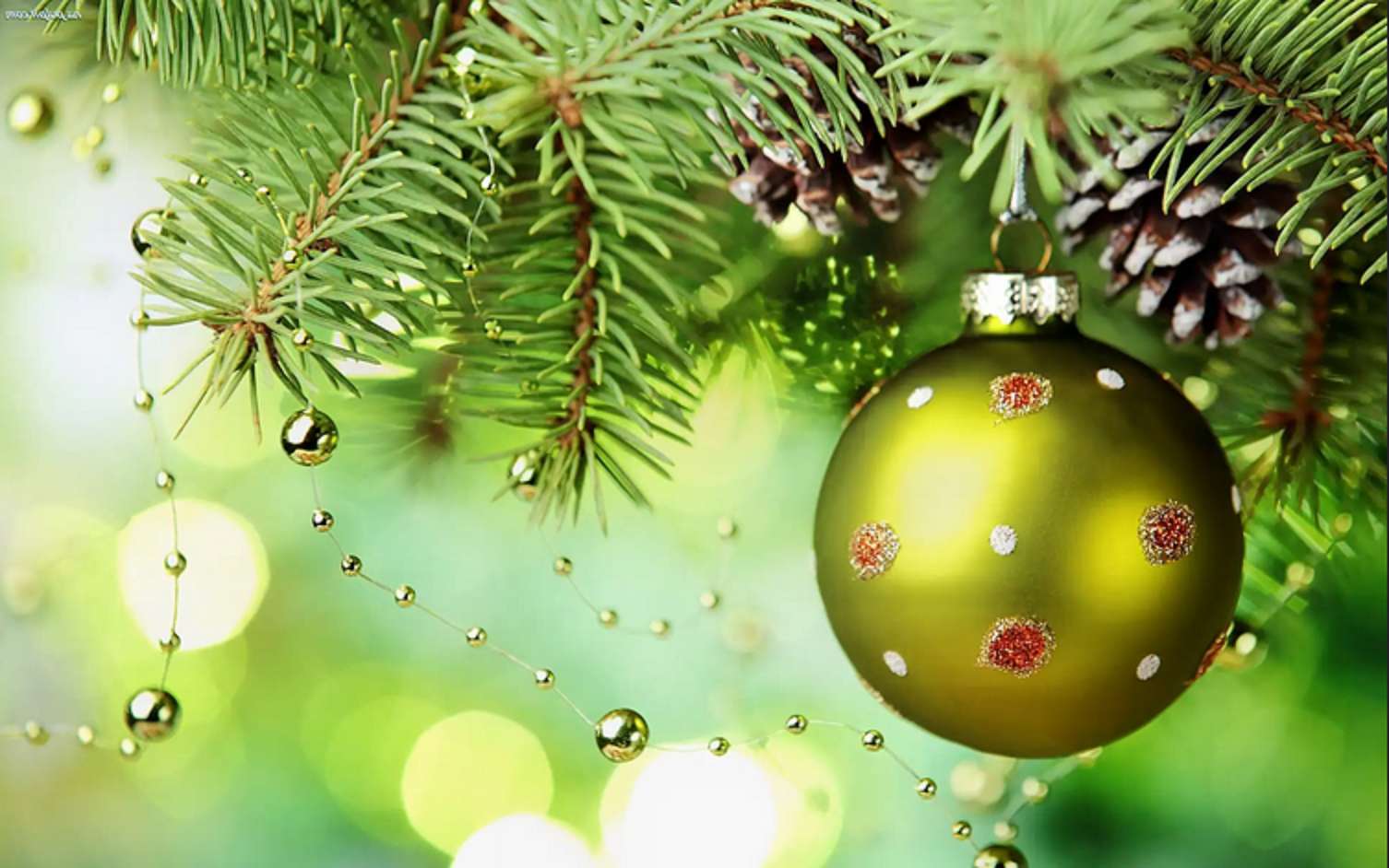 bombka świąteczna na choince zielony puzzle online