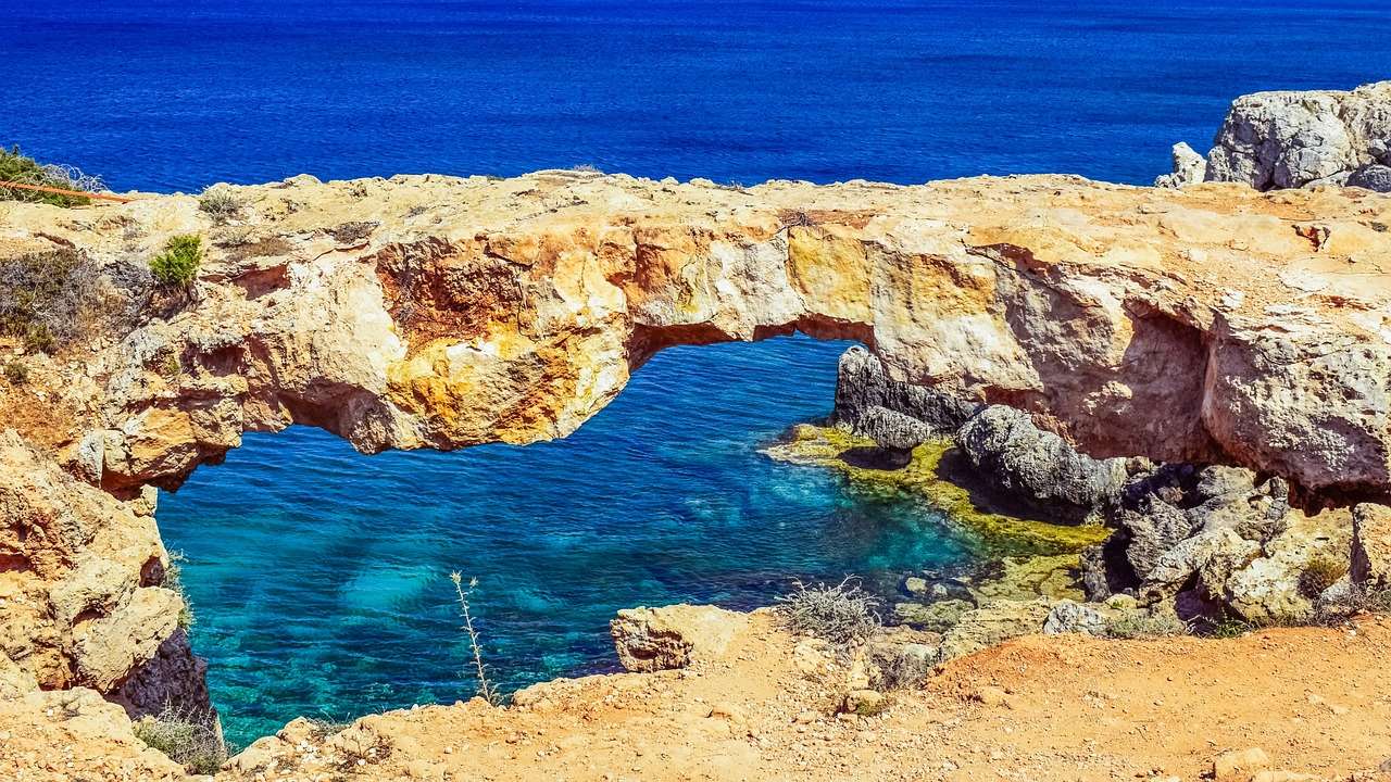 Cypr, most Korakas puzzle online