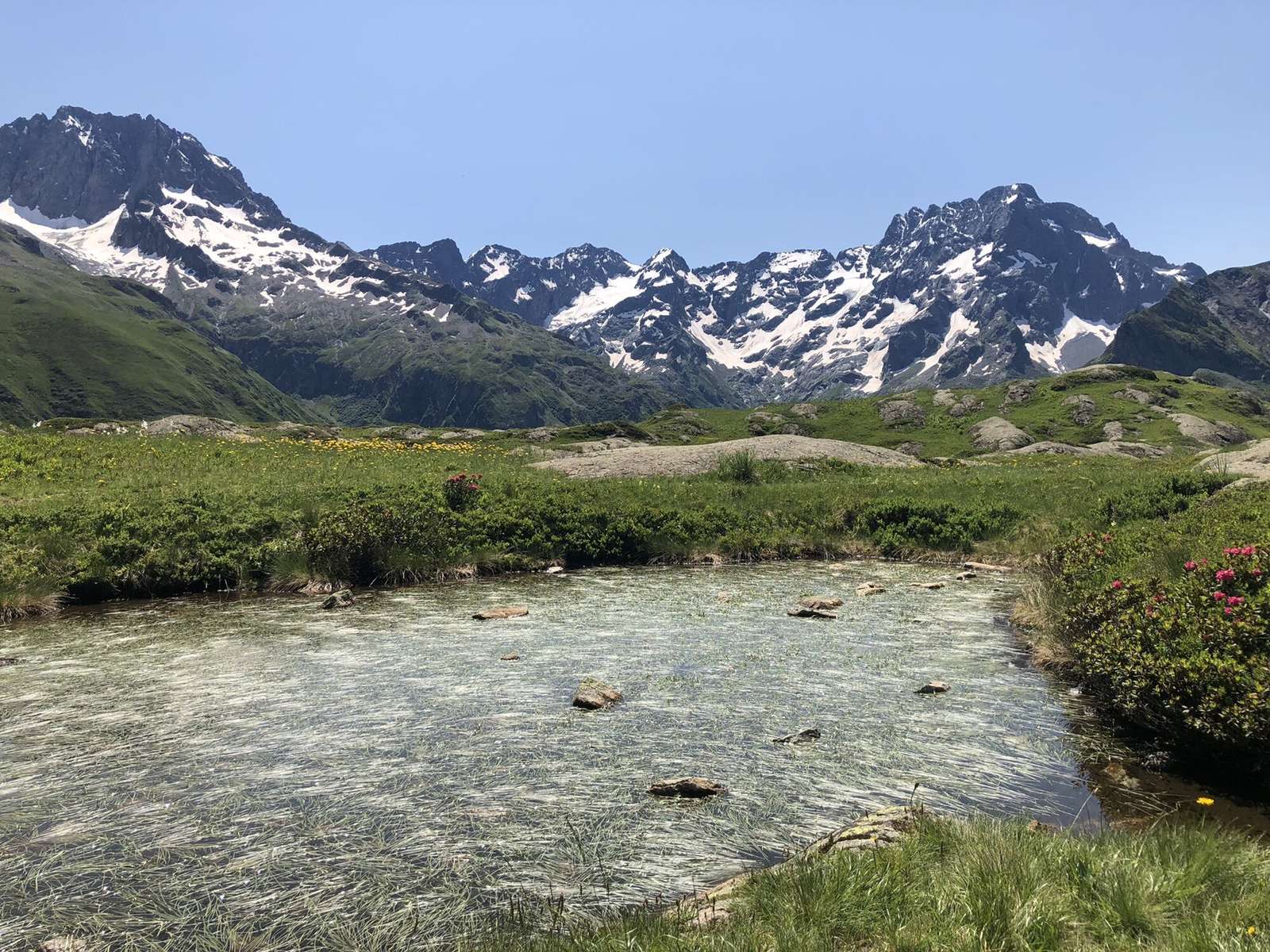 Jezioro we francuskich Alpach puzzle online