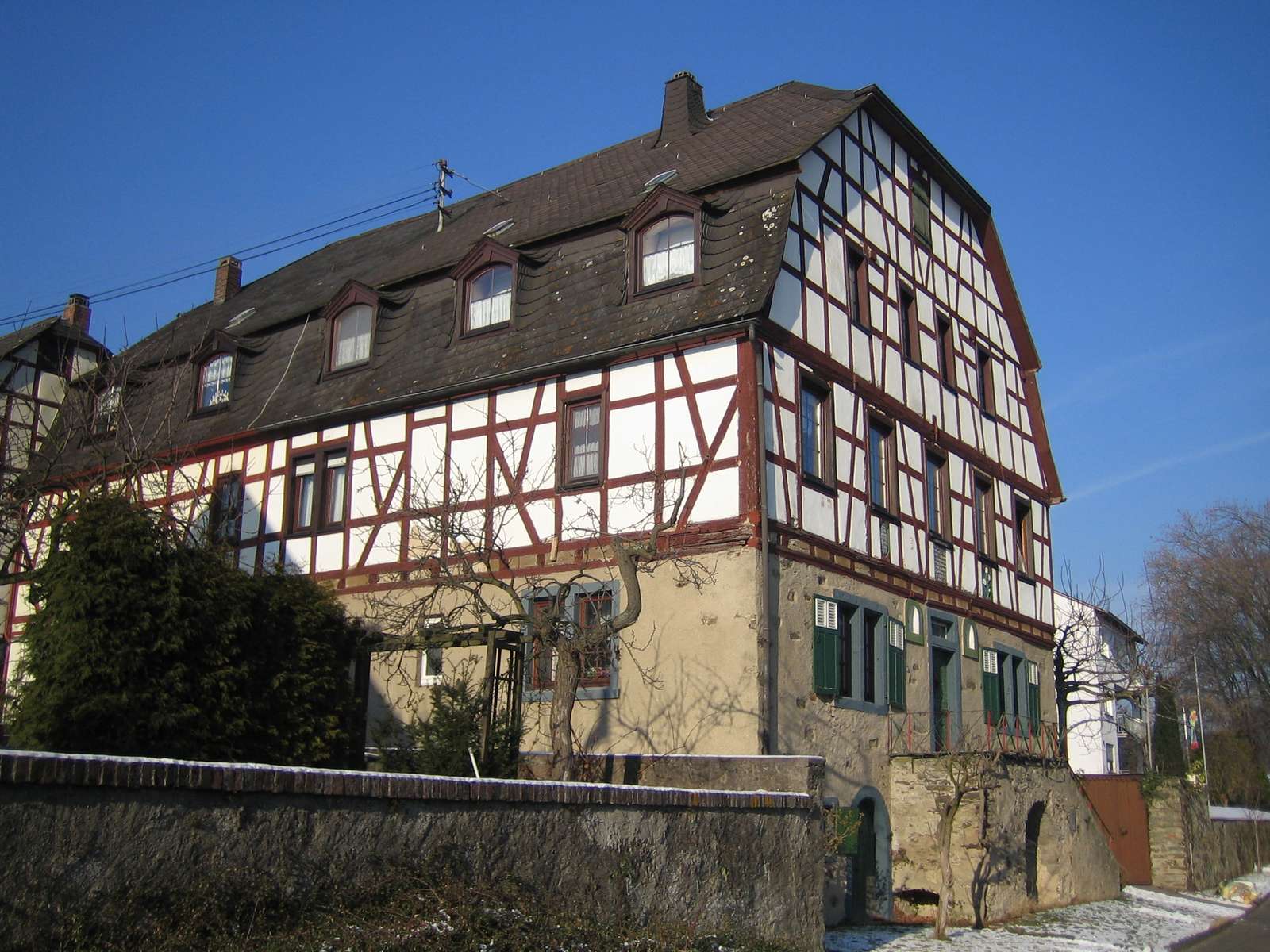 Dom z muru pruskiego w Spay puzzle online