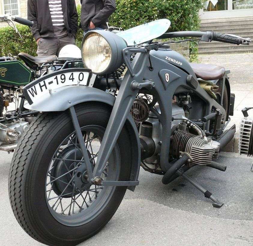 Stary piękny motocykl puzzle online