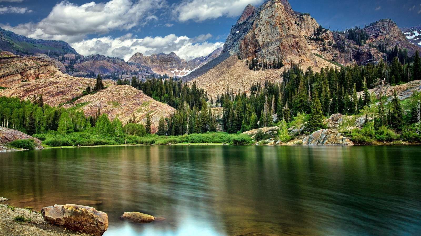 Jezioro przy górach puzzle online