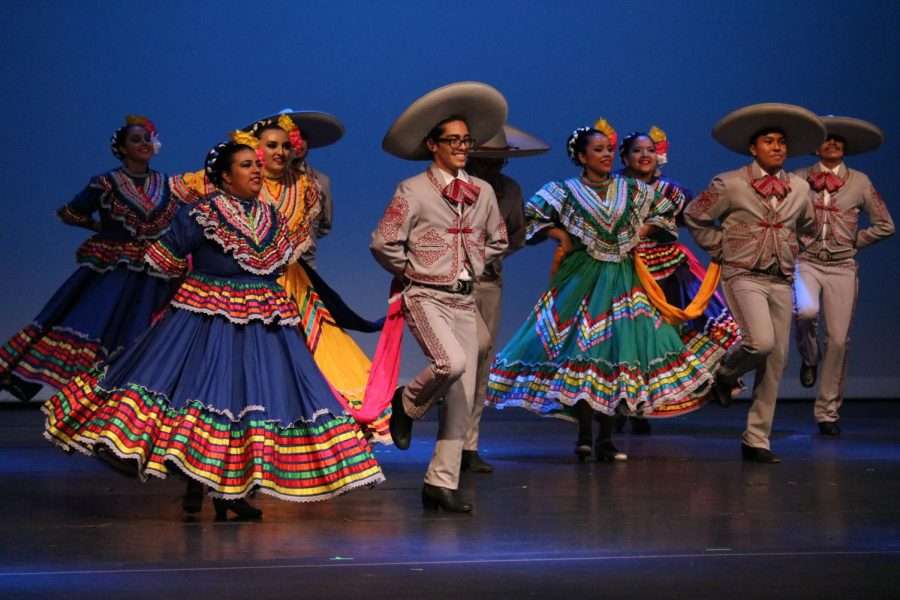 Ekwadorskie wybrzeże tańca folklorystycznego i góry puzzle online