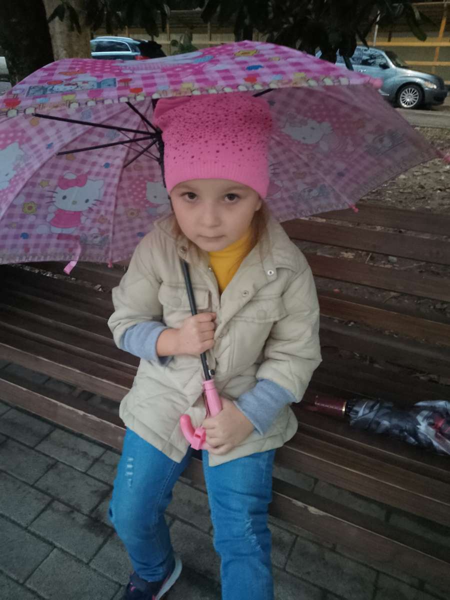 Dziewczyna pod parasolem puzzle online