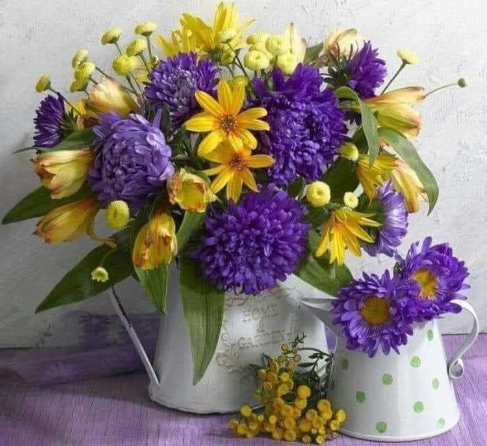 Żółte i fioletowe kwiaty w dzbanku puzzle online