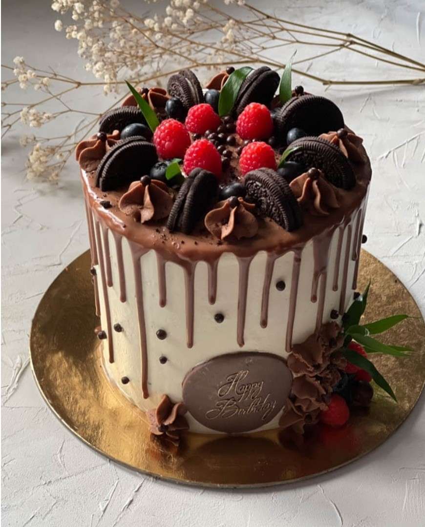 tort czekoladowy z owocami puzzle online