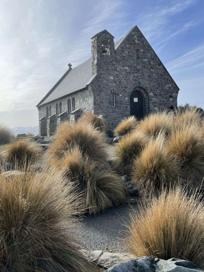 Kościół u podnóża góry NZ puzzle online
