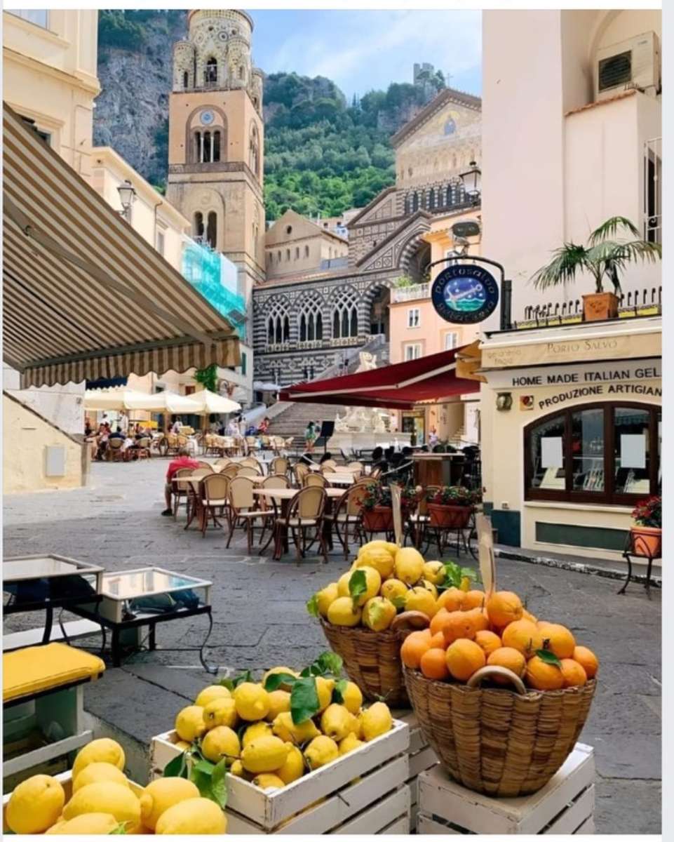 Główny plac w miasteczku Amalfi puzzle online
