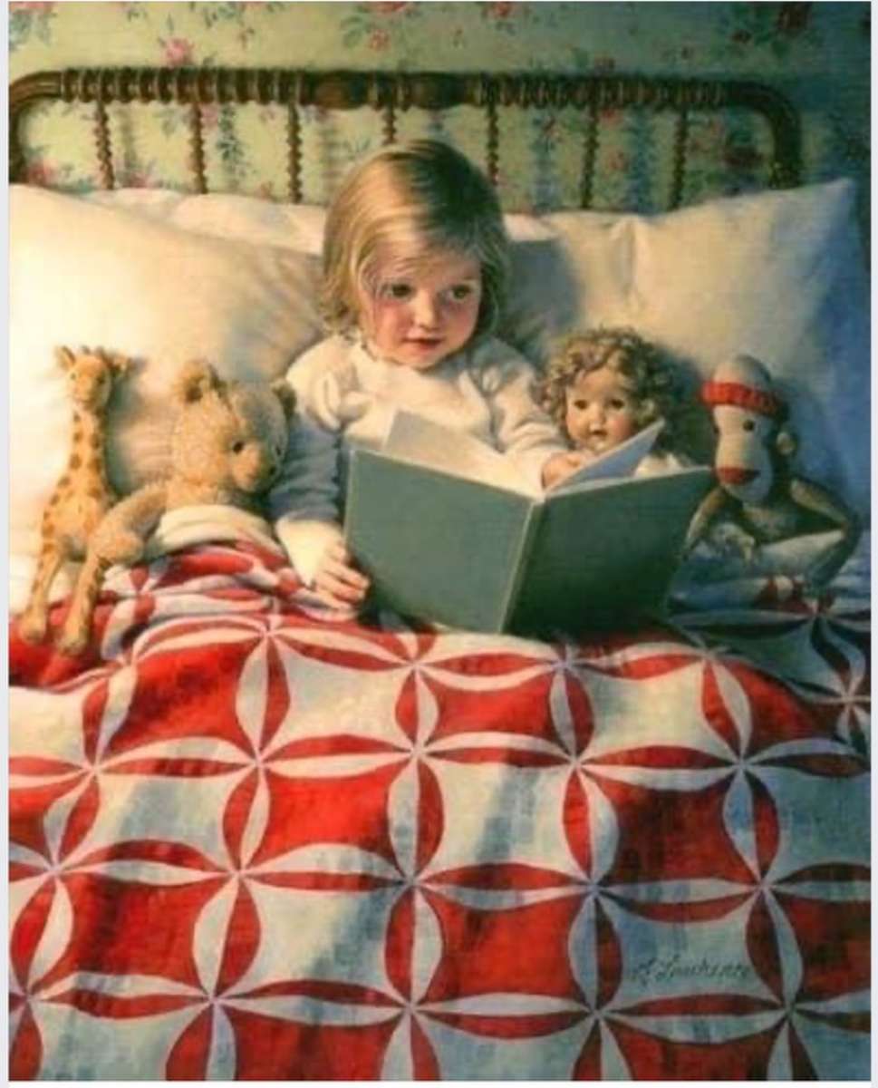 Mała dziewczynka czyta swojej lalce i pluszakom puzzle online