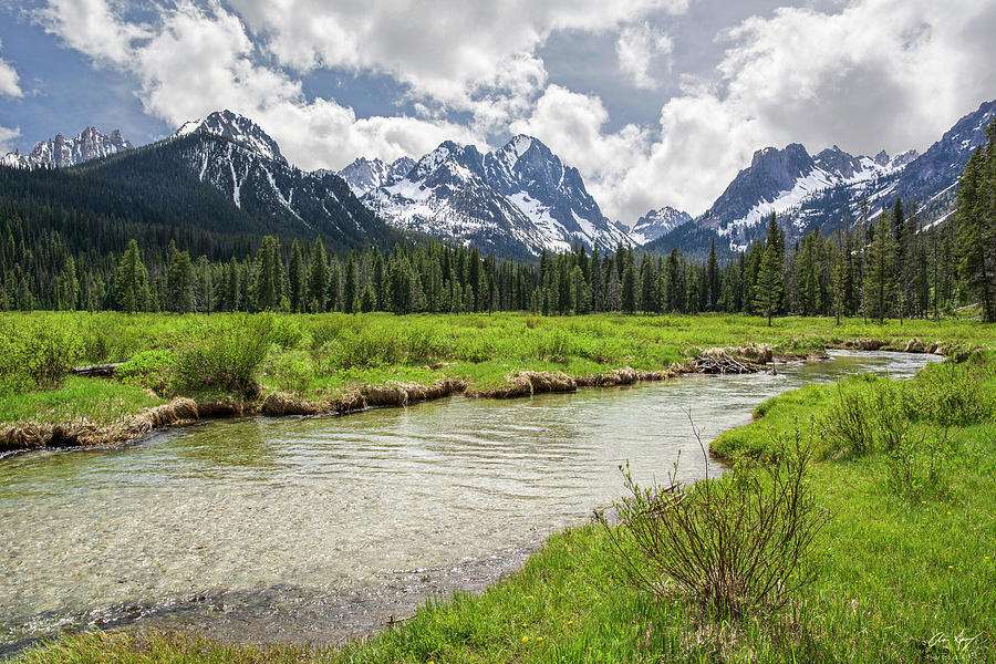 Piękna rzeka w wysokich górach puzzle online