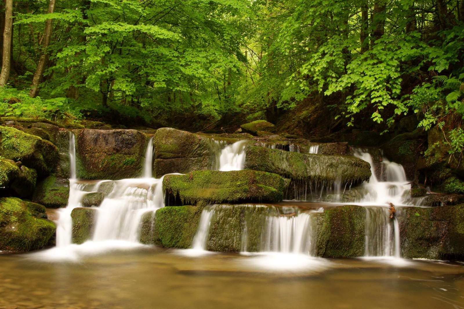 Piękny wodospad w Bieszczadach puzzle online