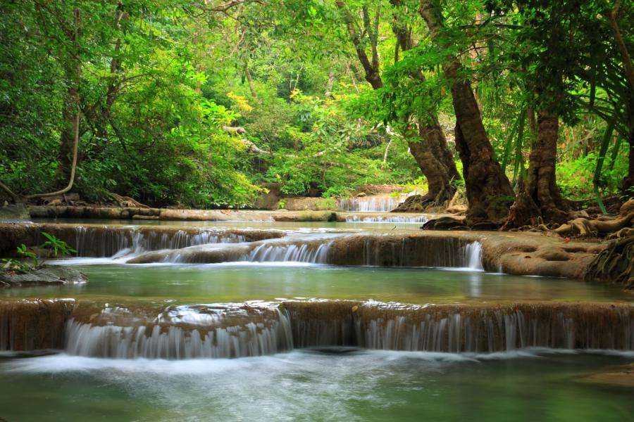 Piękny wodospad w Azji puzzle online