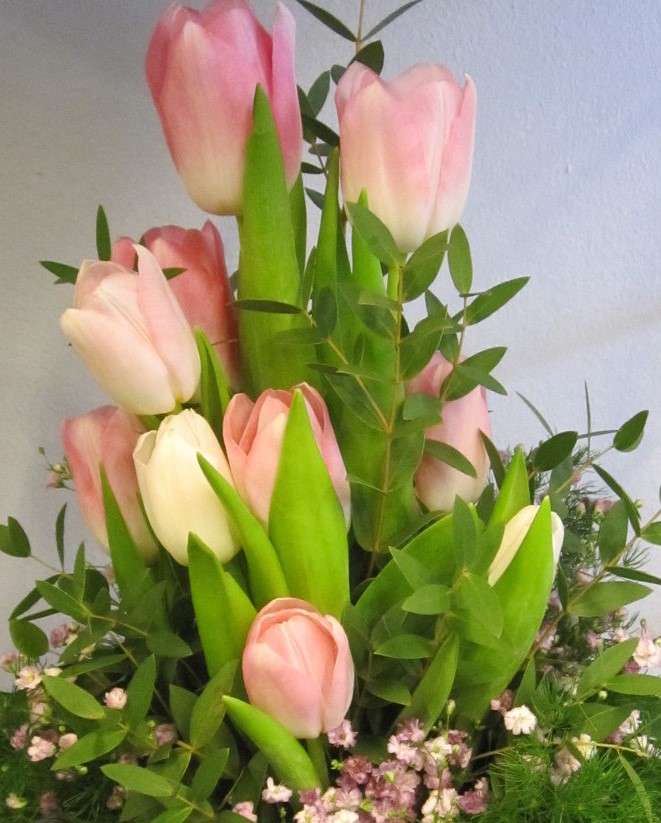 Różowe tulipany w bukiecie puzzle online