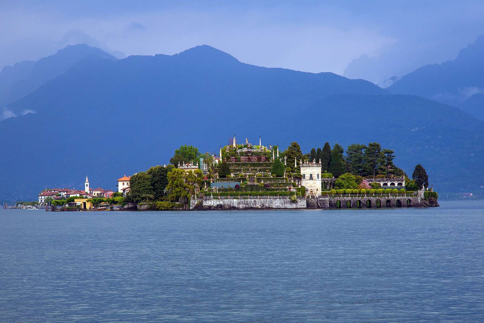 Wyspa Bella na jeziorze Maggiore puzzle online