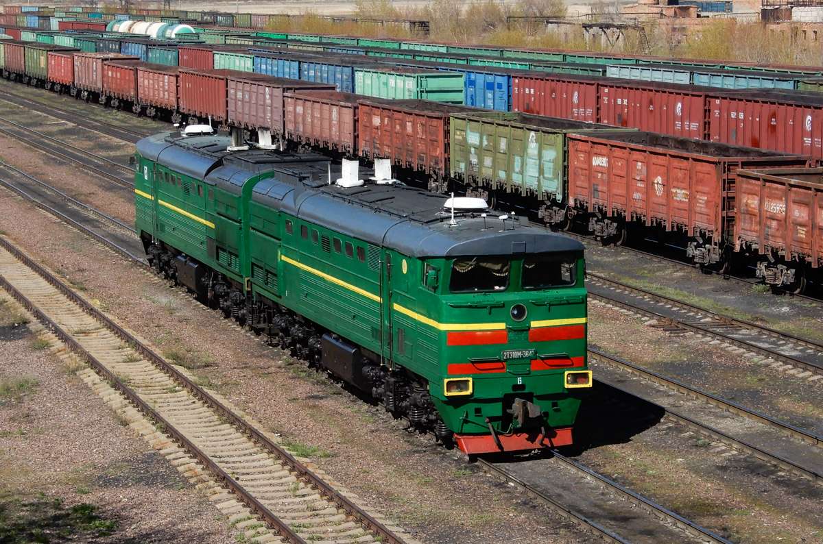 lokomotywa spalinowa 2te10m-3647 puzzle online