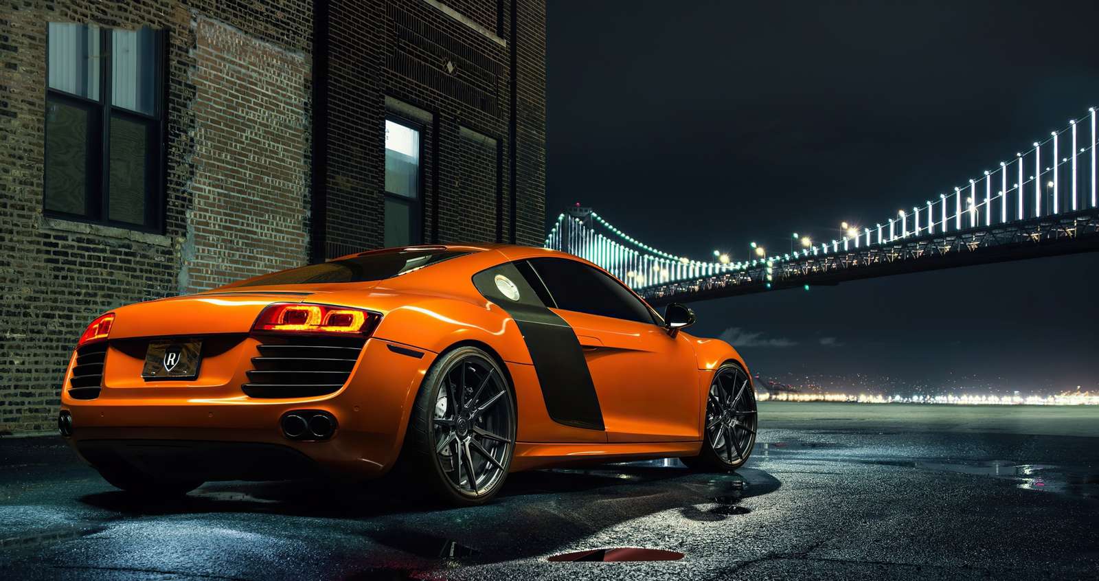 Audi R8 czarno-pomarańczowe puzzle online