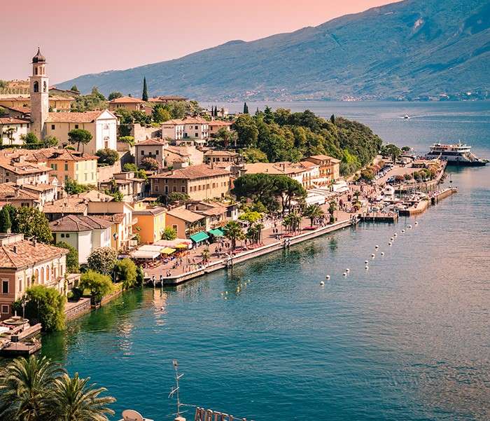 Jezioro Garda w miejscowości Gargnano puzzle online