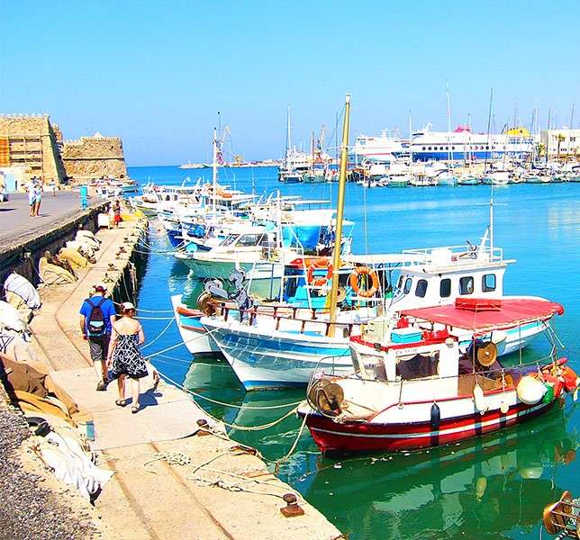 Przycumowane łodzie w Santorini puzzle online