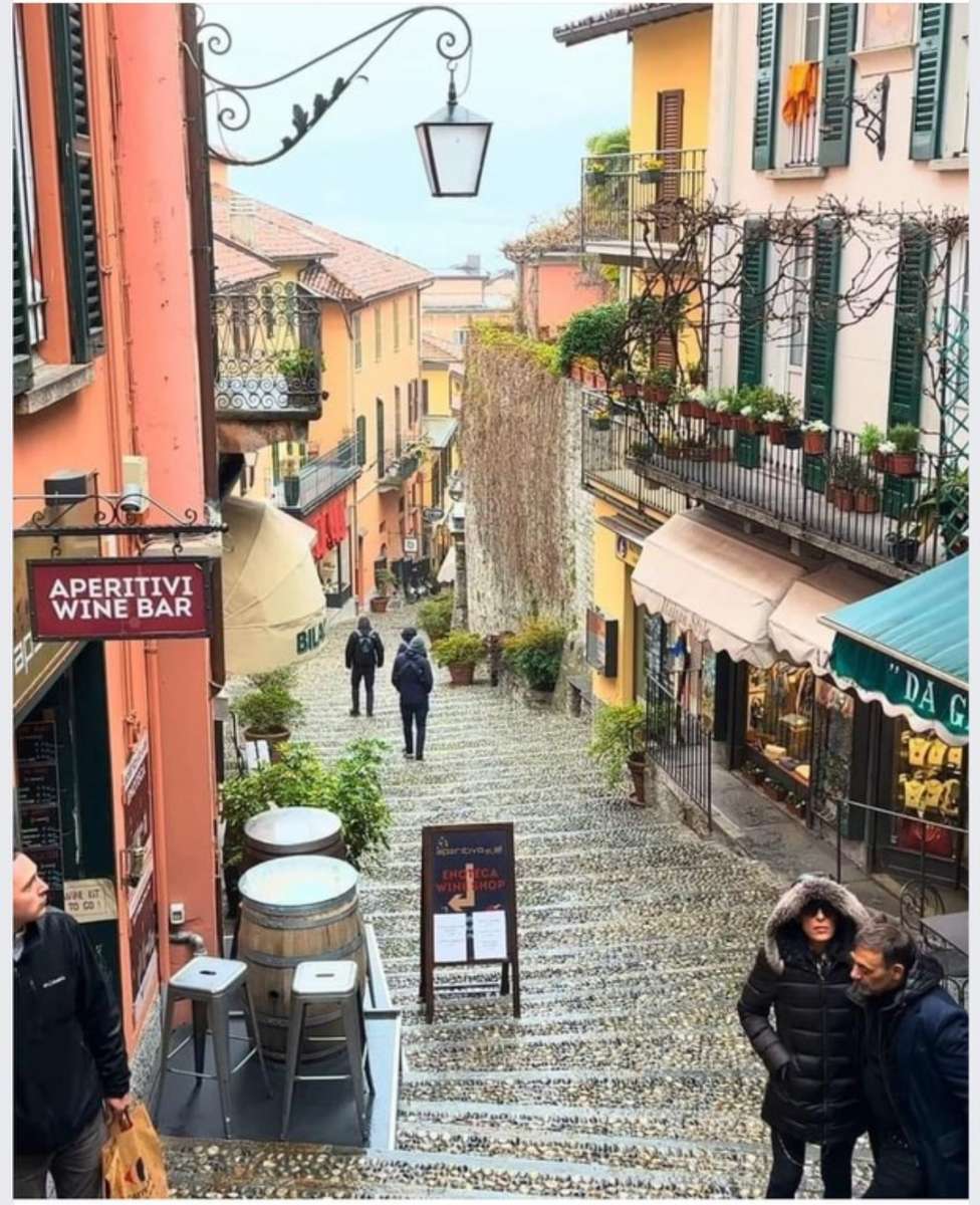 Ulica w Bellagio we Włoszech puzzle online