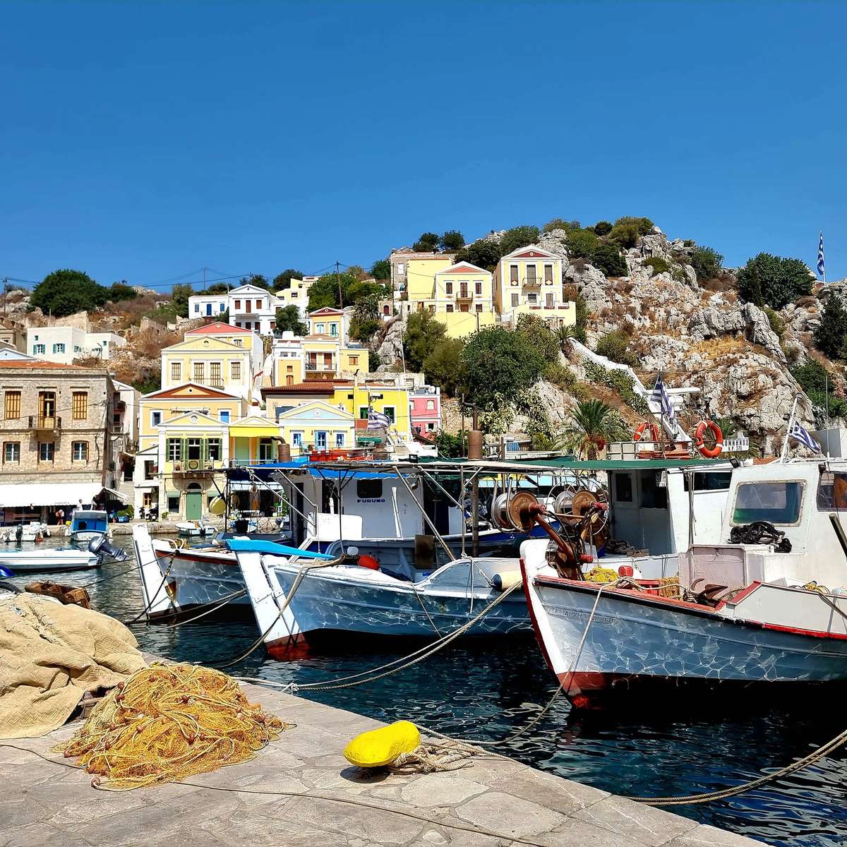 Symi. Port na greckiej wyspie puzzle online