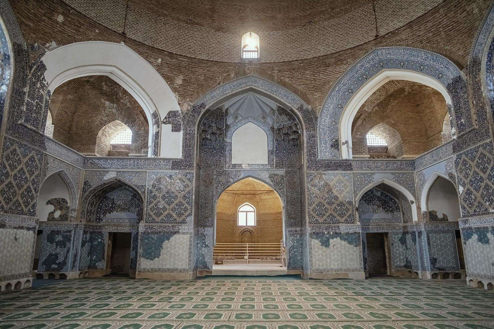 Wnętrze Błękitnego Meczetu (Tabriz). puzzle online