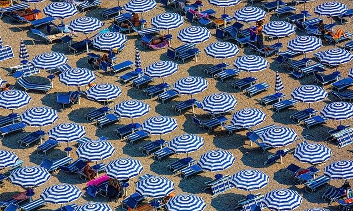 Plaża z Tłumem Turystów puzzle online