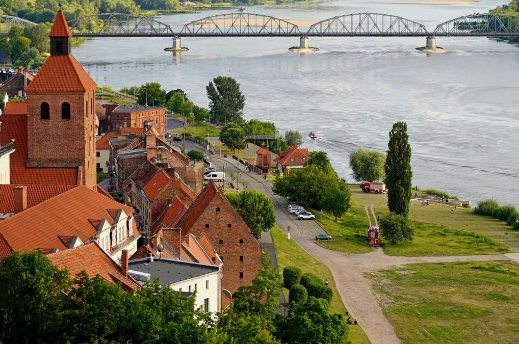 Widok mostu na Wiśle i zamek w Grudziądzu puzzle online