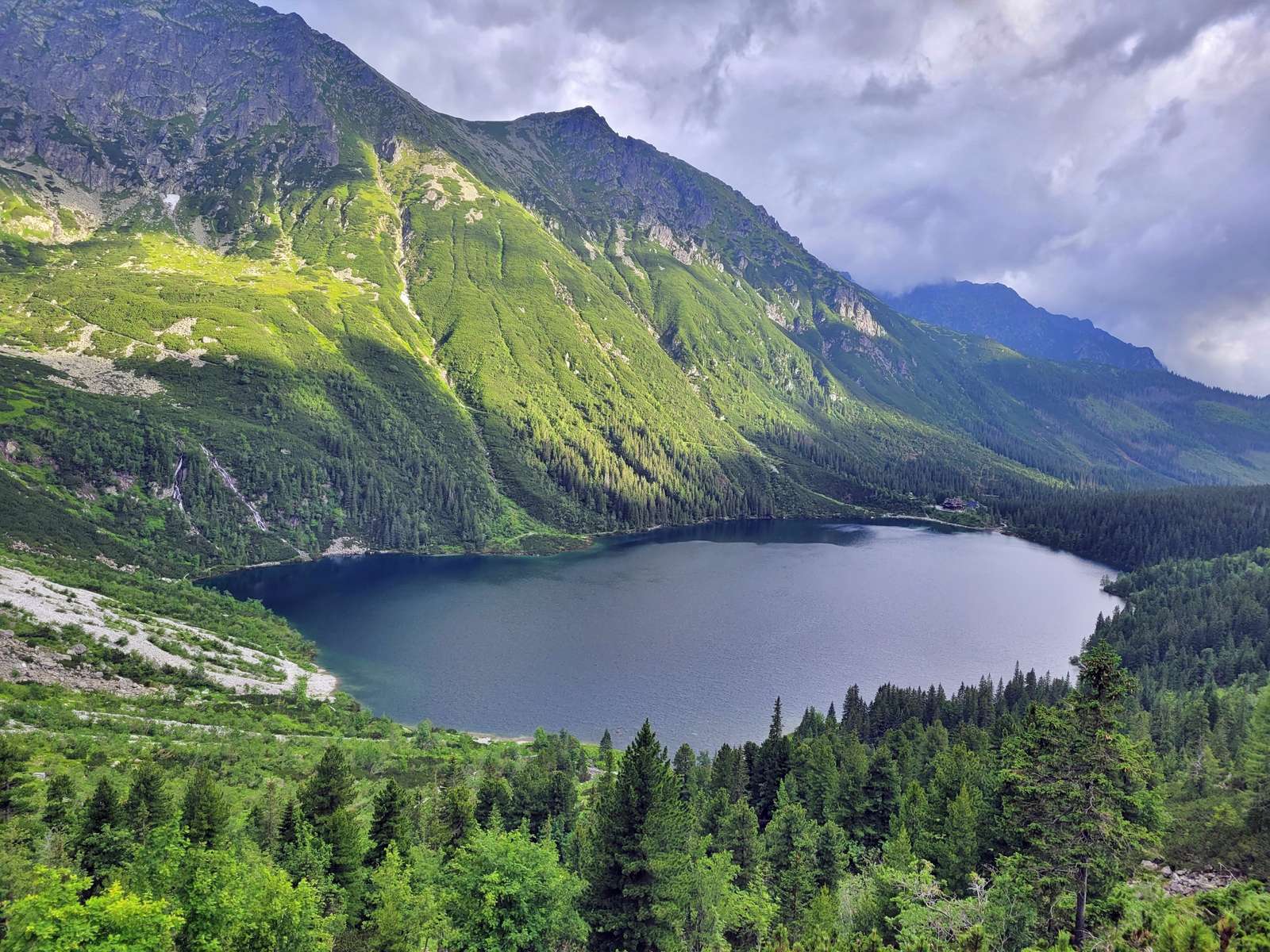 Morskie Oko to największe jezioro w Tatrach puzzle online