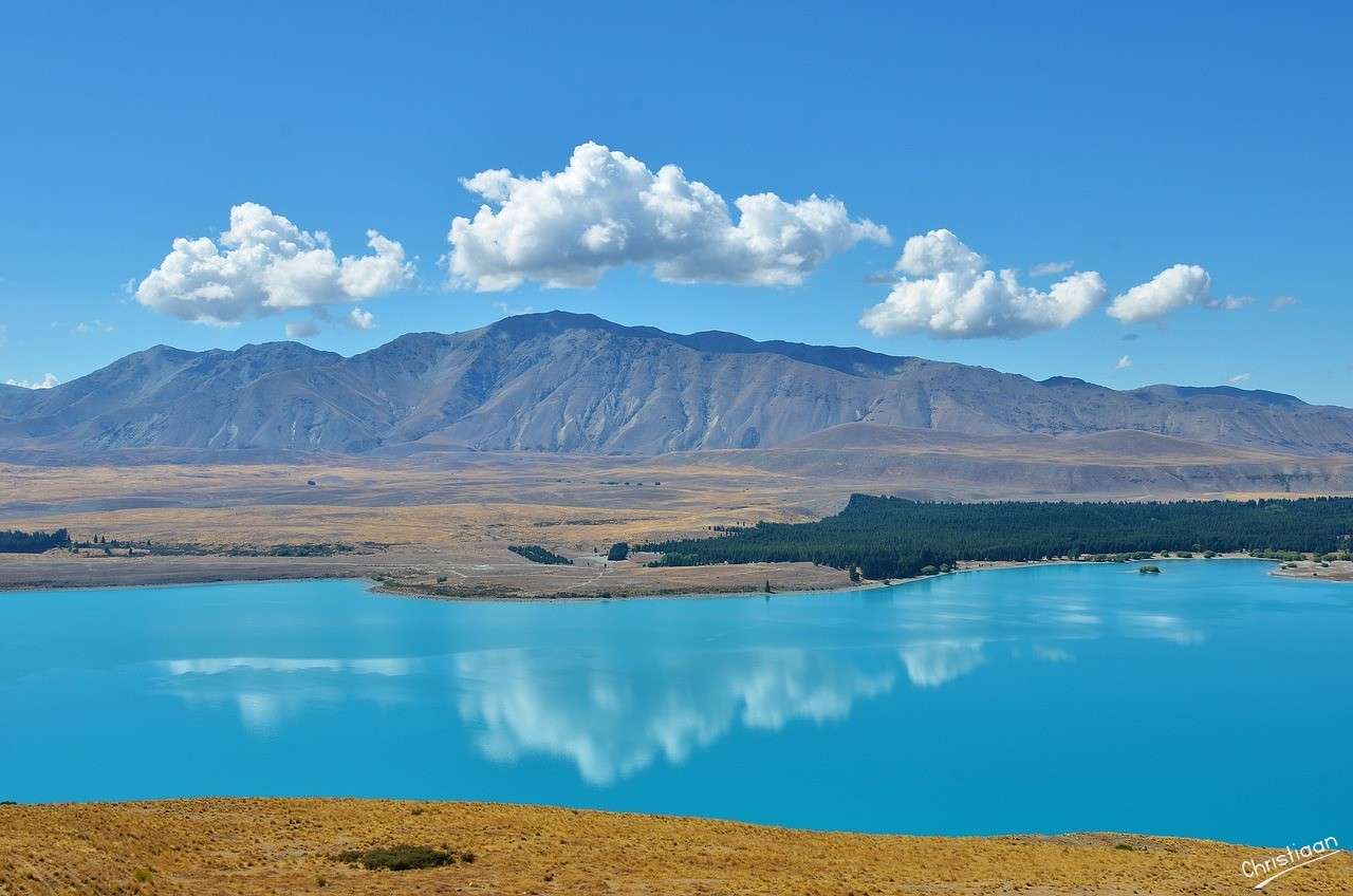 Jezioro Tekapo, Spokojnie, Nad jeziorem. puzzle online