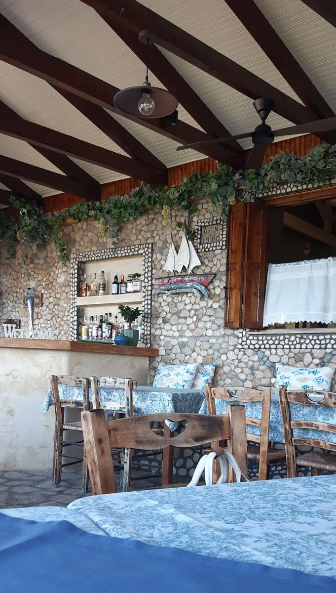 wnętrze restauracji na Zakynthos puzzle online