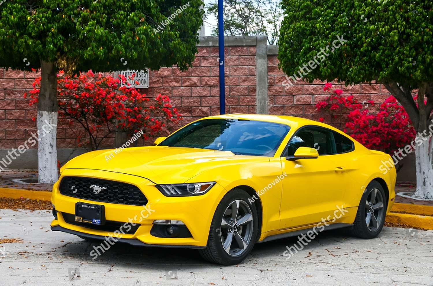 Żółty Ford Mustang puzzle online