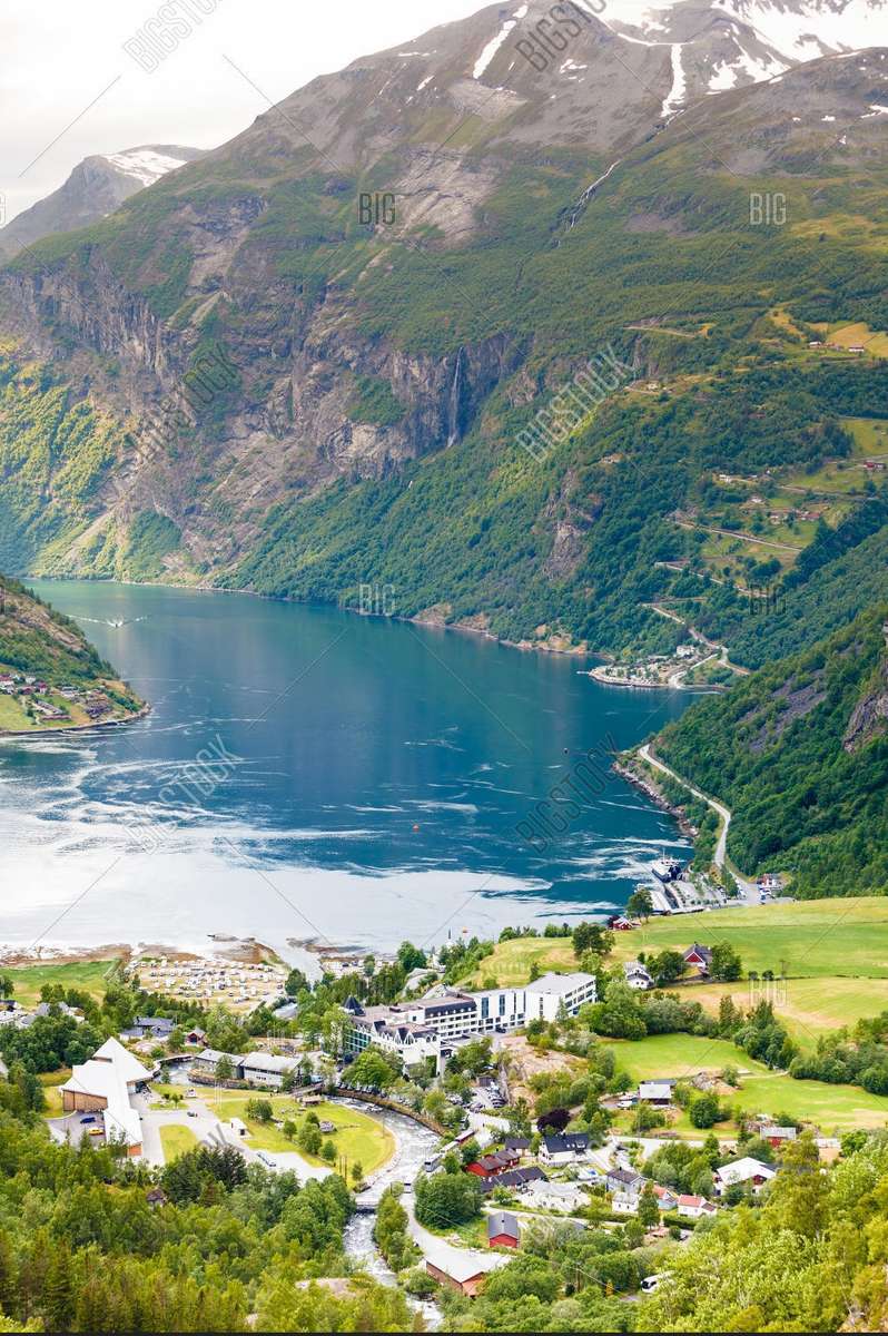 Góry Geirangerfjord, Norwegia puzzle online