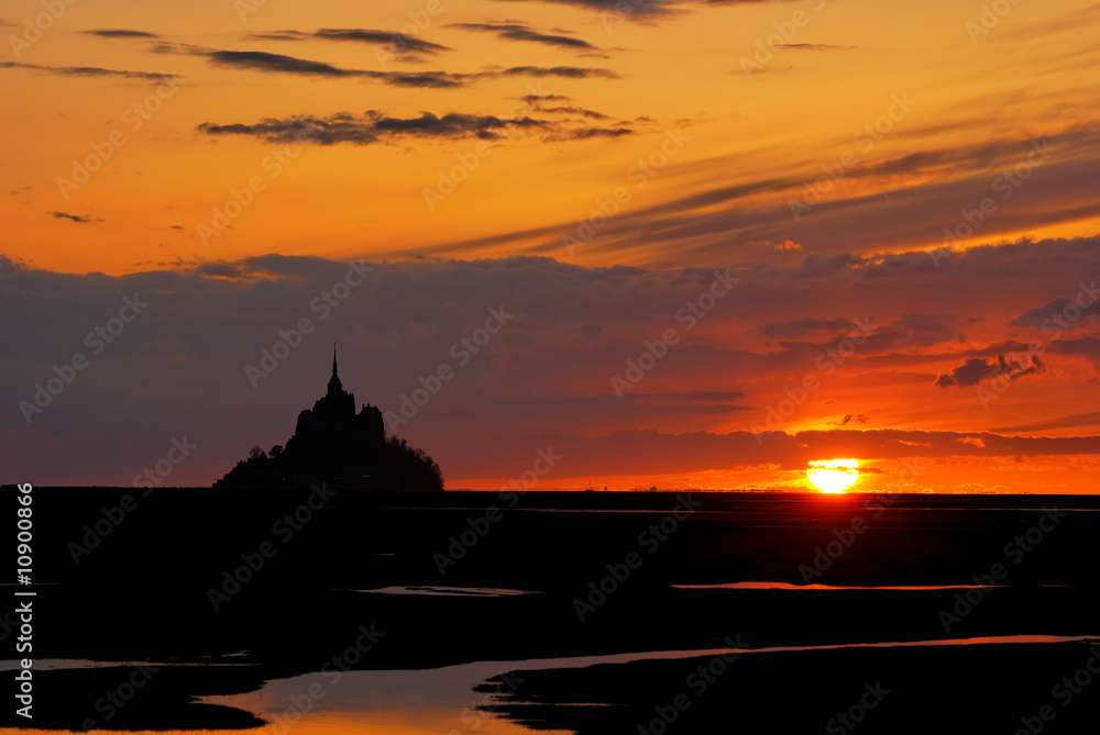 Zachód Słońca nad Mont-Saint-Michel Francja puzzle online