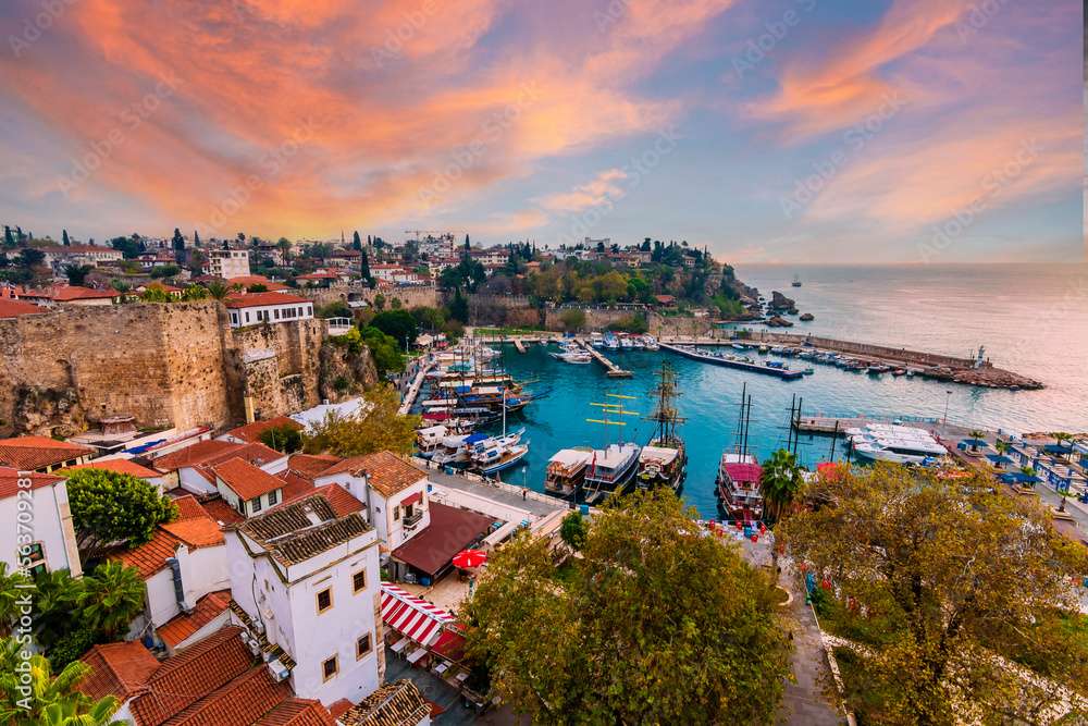 Port w Antalyi Turcja puzzle online